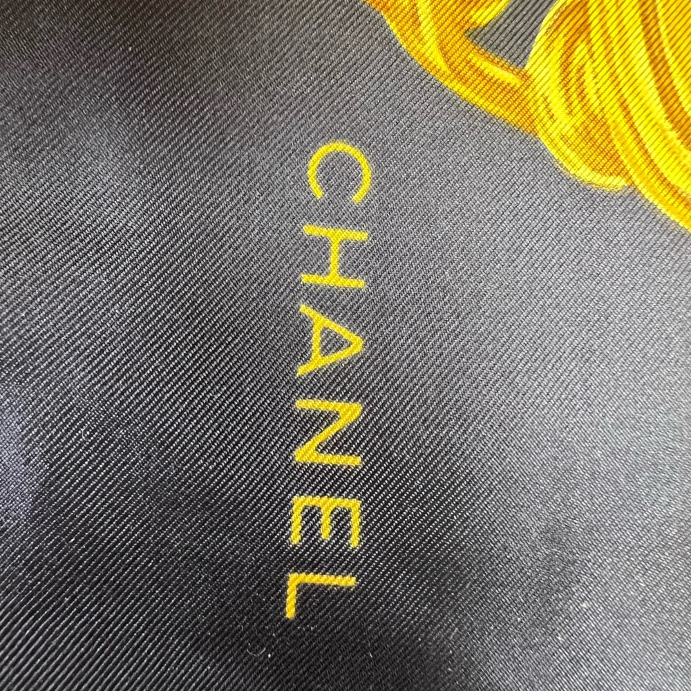 Chanel silk scarf - Picture 3 of 3
